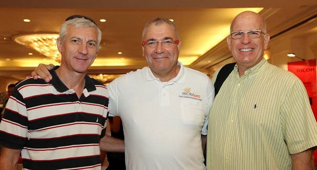 מימין: אריה דנון, מנכ"ל סימנטק ישראל לשעבר וכיום מנכ"ל אדאקום; גדי גילאון, מנמ"ר פרטנר לשעבר וכיום יזם ומנהל מוביסק; ואריה רייכר, מנמ"ר רשת. צילום: קובי קנטור