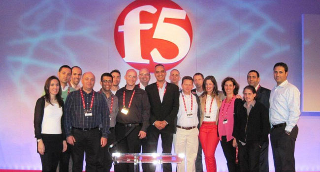 תמונה קבוצתית של המשלחת הישראלית. מימין: אלעד אברהמי, FiftyOne; מישל דוידי, ניו אייג'; יוני רמון, 2Bsecure; רוני פוגל, F5; דניאל אראל, F5; ג'ורג'י גרבר, HP; שלומי זינגר, טלדור; רועי שגב, יד 2; יניב ברזילי, C-Data; שי פרידמן, ניו אייג'; גד אלקין, F5; עודד סלע, בזק בינלאומי; שגיא בשארי, MyHeritage ; לאון סוסנר, Arrow; עמוס רוזנבוים, אואזיס; בני חייק, Arrow; ויפעת פרטוש, טראסטנט