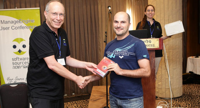 הענקת פרס שני, ABBYY FineReader 11 Corporate Edition. מימין: אורן בן-נון, IT Admin במשען; וחיים רון, מנכ"ל מאגרי תוכנה