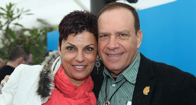 פלי הנמר – נשיא ויזם אנשים ומחשבים, מתחבר עם עדנה קוליק – מנהלת מכירות ב-HP