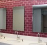 רוצה לדעת מהי רמת המשרד של חברה מסוימת? לך לשירותים ותבין. ב-eBay קיימים שירותים מעולים, מצוחצחים ובאופי של מועדון ברמה. הרוח הצעירה והמקצועית שורה בכל פינה