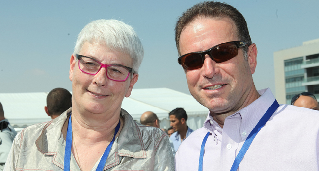 עופר שגב, מנכ"ל ונשיא נס טכנולוגיות, ביחד עם ד"ר אורנה ברי, מנהלת מעבדות הפיתוח והמצוינות ב-EMC ישראל - שותפים לחזון והגשמתו