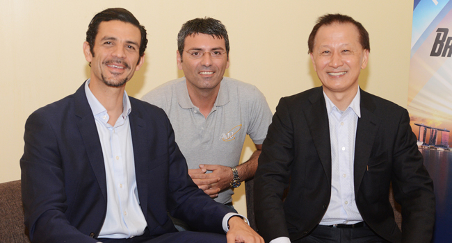 מימין: לי צ'ן, מייסד ומנכ"ל A10; גיל ברטור, נציג החברה במזרח אירופה ובישראל; ואנדרו סטיוארט, מנהל אירופה ודרום אמריקה בחברה