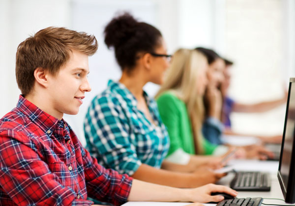 בקרוב - פחות סטודנטים בחדרי המחשב במוסדות האקדמיים, ויותר בלמידה מרחוק? צילום אילוסטרציה: BigStock