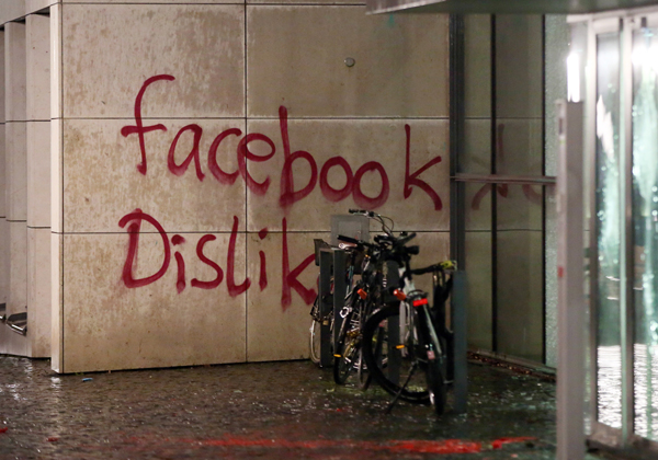 ונדליזם באירופה. Facebook dislike