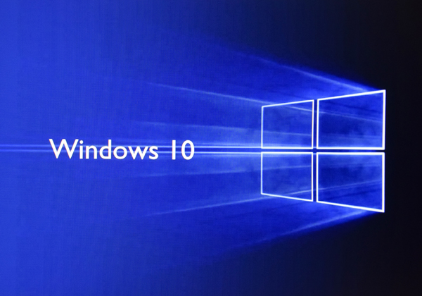 מחכים בקוצר רוח. Windows 10. אילוסטרציה: BigStock