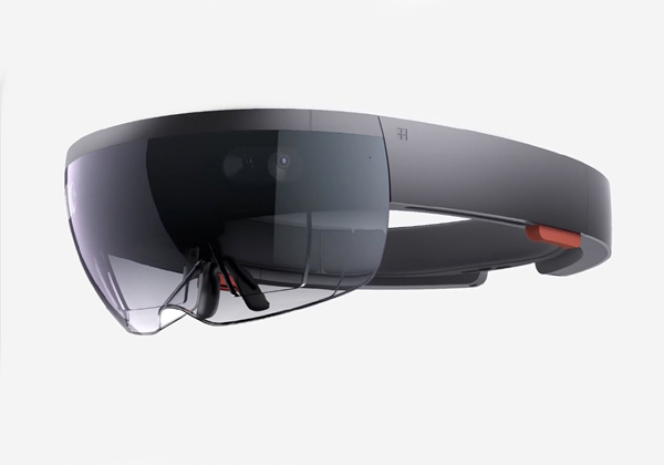 רואות הכל. HoloLens. צילום: יח"צ
