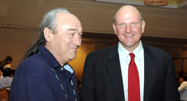 מי מכבד את ישראלי ואופיסופט? סטיב באלמר, המנכ"ל בכבודו ובעצמו שהגיע להשתתף בסעודה לכבוד המצטיינים