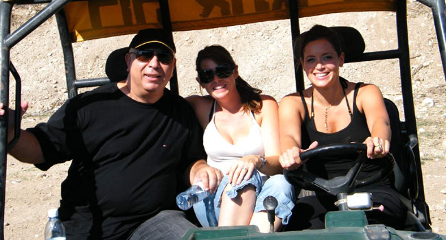 משמאל: ראם מגן, מנהל מכירות ערוצי הפצה ועסקים קטנים בסימנטק ישראל; גילי נצר, מנהלת השיווק של סימנטק ישראל; רונית קידר, מנהלת קבוצת ה-Commercial בסימנטק   