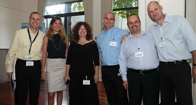 נבחרת מטריקס ו-BMC בתמונה ראשונה של בוקר. מימין: אמיר הראל, סגן מנהל חטיבת מוצרי התוכנה של מטריקס; אנסטסיוס וזקופלוס, עד לאחרונה מנהל אזור דרום מזרח אירופה, מלטה וישראל ב-BMC Software; זוהר רונן, מנהל אזורי ב-BMC; רנית זקצר, CTO מטריקס; גילי רון, סמנכ"לית שיווק ושיתופי פעולה במטריקס; ויגאל שחק, מנהל פעילות BMC במטריקס נבחרת מטריקס ו-BMC בתמונה ראשונה של בוקר. מימין: אמיר הראל, סגן מנהל חטיבת מוצרי התוכנה של מטריקס; אנסטסיוס וזקופלוס, עד לאחרונה מנהל אזור דרום מזרח אירופה, מלטה וישראל ב-BMC Software; זוהר רונן, מנהל אזורי ב-BMC; רנית זקצר, CTO מטריקס; גילי רון, סמנכ"לית שיווק ושיתופי פעולה במטריקס; ויגאל שחק, מנהל פעילות BMC במטריקס