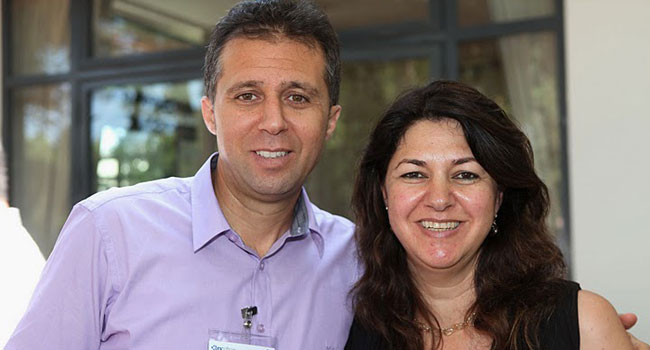 מימין: גילית סגל, מנהלת פיתוח בכירה ב-BMC, אשר הציגה לקהל את פתרונות ה-BSM למיחשוב ענן שהוכרזו על ידי BMC; ויורם אלול, מנהל עסקי ב-BMC בתחום המערכות המבוזרות (ESM), אשר אמון על קידום הפתרונות שהוצגו בכנס מימין: גילית סגל, מנהלת פיתוח בכירה ב-BMC, אשר הציגה לקהל את פתרונות ה-BSM למיחשוב ענן שהוכרזו על ידי BMC; ויורם אלול, מנהל עסקי ב-BMC בתחום המערכות המבוזרות (ESM), אשר אמון על קידום הפתרונות שהוצגו בכנס