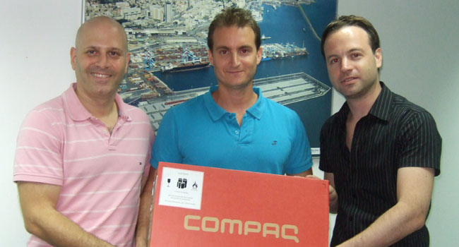 מימין: ליאור דולזה, מנהל המרקום, טל פלג ואורי גולן, מנהל תחום הפיתוח בכלנית