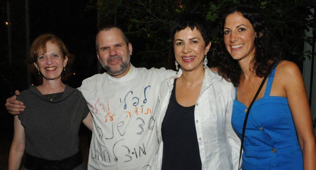 dsc_6971 משמאל: איריס ורונן זרצקי, אל"מ (מיל'), לשעבר מפקד ממכ"א וכיום סמנכ"ל ומנמ"ר ישראכרט; הקוסמת והגורה