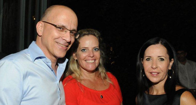 dsc_6978 מימין: יצחק במבג'י (במבי), סמנכ"ל ביבמ ישראל ומנהל החטיבה לשירותים טכנולוגיים; נירית איקסון, מנהלת שיווק, חטיבת GTU יבמ ישראל ולצידה נטלי גבאי, סמנכ"לית מחלקת אירועים באנשים ומחשבים