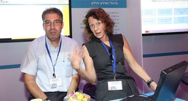 אנשי טנגרם סופט, חברה בת של מטריקס, מימין: מלכה ביגניץ, מנהלת מוצר datapower ואיציק בן טוב, מנהל פתרונות לקוח