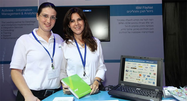 מימין: תלי עומר, מרקום IFN מקבוצת יעל, יעל בן-יהודה, מנהלת מכירות IFN מקבוצת יעל