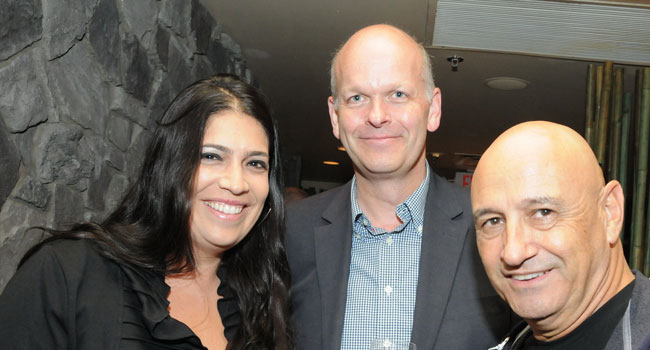 ניצפו מחייכים ומאושרים. מימין: חורב, קלגן ותמר אוסטר, מנהלת תחום CRM בחטיבת יישומיי אורקל בראשותו של אלברטו מרנפלד