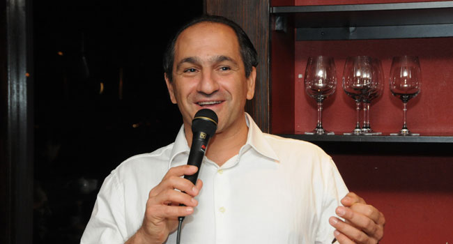 אילן שפיגלמן, סמנכ"ל השיווק המנצח על מלאכת הארגון והזרימה הטובה, מסביר בחיוך שהעיקר בחיים הוא הפקת לקחים ויישומם, למשל השנה כבר יש מערכת הגברה במסעדה, אחרת האקוסטיקה של הדגים במחבת לא הייתה מעבירה את הקולות