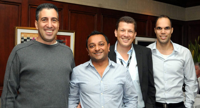 זיו עומר ניצפה עם מי שהזמין אליו. מימין: עירד דויטש, CTO וראסיטי, אלירן מלכי, מנכ"ל וממייסדי וראיסטי, אד פאטל, מנהל מפיצי הערך (Value Added Distributors) חומרה ותוכנה, EMEA, זיו עומר