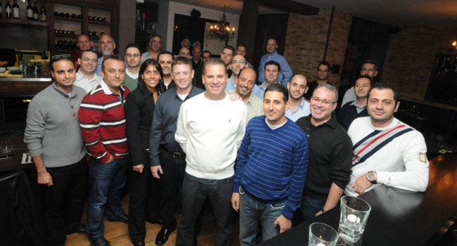 שת"פ הטורקים. מימין: טרגן סרדרגולו, מנהל שותפים, VMware; עיזט הרדיטי, מהנדס בכיר בטורקיה, VMware עם הישראלים - אופיר זמיר, מנהל הנדסת מערכות, VMware; שמוליק ענתבי, מנהל אזורי ישראל טורקיה, VMware; רון קוהבלום, מנהל VMware ישראל; ליז רוזנבלט, שחר תקשורת שיווקית; יקופ בורקסיגולו, מנהל מכירות בטורקיה, VMware; אופיר, משרד הבטחון; ברק ניסים, מנהל תחום וירטואליזציה, גלאסהאוס; עופר ביתן, מנהל הנדסה, בינת; אלי יפרח, יועץ בכיר, כלקום; שלומי אלקיים, אמדוקס; אלי פלק, ויזה כ.א.ל; מני צרפתי, יועץ בכיר, HP; תומר דביר, טבע; יפתח, מהנדס מערכות, !We; שי קירשנבאום, מנהל שירותי מומחה, !We; מייש, NDS; אביב וויס, Lead SE ב-VMware; ויוסי פולק, CTO של 2BSecure