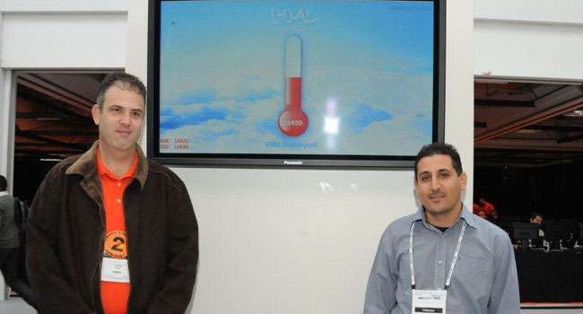 מימין: אופיר זמיר - מנהל הנדסת מערכות, VMware, בשת"פ עם אביב וויס - Lead SE ב-VMware, על רקע המעבדה בה נפרסו מעל 21,500 שרתים וירטואליים בכל יום של הכנס. שיא אירופאי. בכנס בארה"ב השיא עמד על מעל 40,000 מכונות וירטואליות ביום. היכן היינו בלי הווירטואליזציה?!