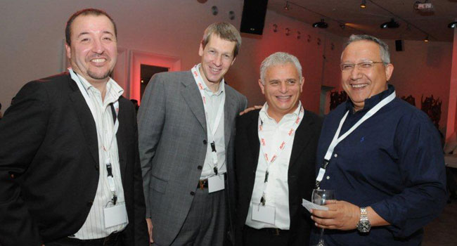 מימין: אריה דרעי, מנהל מחלקת תשתיות מיחשוב בסלקום; שמעון אברבנאל, מנכ"ל APC ישראל; ליאוניד מוקמדוב, נשיא APC באזור EMEA; מישל ארס, סגן נשיא APC באזורים DACH (גרמניה, אוסטריה, שווייץ), מרכז אירופה וישראל