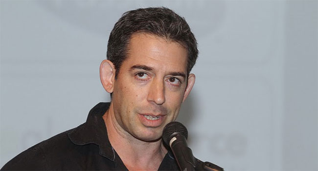 צחי דינר, סגן נשיא ומעצב קריאטיבי, NGSoft, תיאר את פעילות החברה בפיתוח ממוצר בעולם הסלולרי - החל משלב המיצוב, האפיון והעיצוב. "כיום", אמר, "המכשירים הם מפותחים יותר, ידידותיים עם שימוש אינטואיטיבי. עולם המובייל הוא 'אנחנו' ולא מוצר. זו חוויה מרובת מסכים, הדורשת חוויה שתיגע בלקוח בהרבה מקומות, שתניב כיף יחד עם קסם"