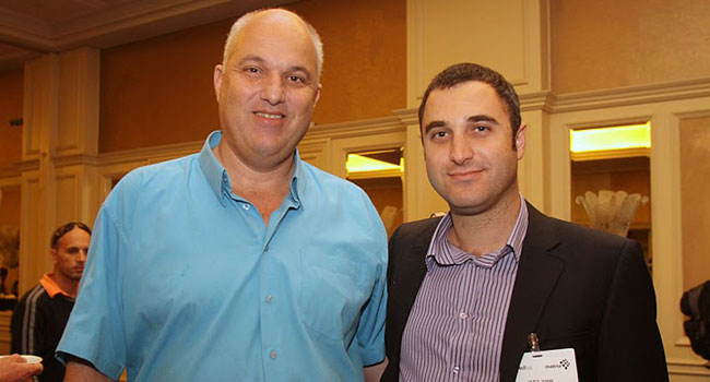 פעמים מוטי. משמאל: מוטי טובי, סמנכ"ל IT בחברת קומברס - אחת השותפות הגדולות של רד-האט בישראל, יחד עם מוטי הדס, מנהל קבוצת הקוד הפתוח במטריקס