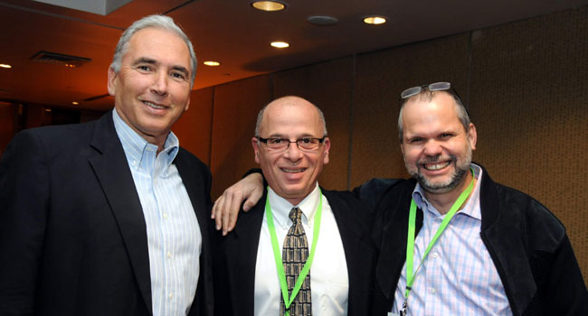 מימין: רונן זרצקי, סמנכ"ל ישראכרט ומנמ"ר החברה; דוד קמצ'י, מנהל סקטור פיננסי יבמ ישראל; דוד אבנר, מנכ"ל פרטנר לשעבר