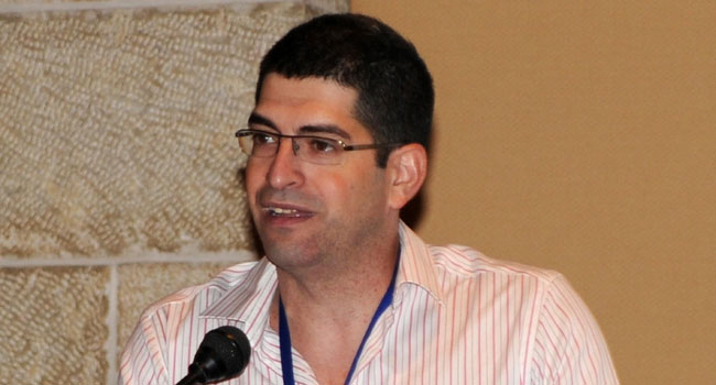 אבנר שטראוס, מנכ"ל שטראוס אסטרטגיה, התייחס בהרצאתו למגמות, לתחזיות ולכיוונים בעידן העננים. צילום: משה אלון