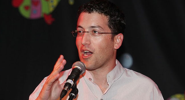 גדי בלנדר, סמנכ"ל לקוחות עסקיים ב-013-נטוויז'ן מברך את המנמ"רים ונציגי הלקוחות הרואים בנטוויז'ן שותף אסטרטגי בעידן החדש של הכל ברשת