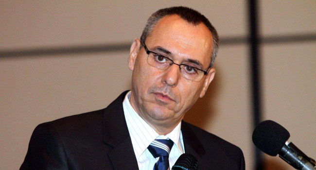 את מושב האלקטרוניקה וה-ICT בכנס הנחה משה הלל, מנכ"ל טקסס אינסטרומנטס בארצנו, מהרוח החיה ומהיוזמים של כנס איגוד תעשיות האלקטרוניקה והתוכנה בישראל. למושב בחר נציגים מובילים מכל פלחי שוק האלקטרוניקה וה-ICT בישראל, מתוך הבנה מעמיקה של מהם הפלחים האלה, מה גודלם ואיזה תפקיד ישראל משחקת בהם כיום, במטרה לנסות ולחזות איפה שווקים אלו יהיו ב- 2015. מה יהיה חלקה של תעשיית ההיי-טק בישראל ומהן הפעולות והצעדים בהם עלינו לנקוט היום כדי שבעוד חמש שנים לא נתעורר ונגלה שוקת שבורה לפנינו. המושב משך אליו מאות מנכ"לים ומנהלים בכירים בחברות האלקטרוניקה וה-ICT המובילות בישראל. המושב היה גם משופע במרצים, יותר ממקביליו בתחום התוכנה והמיכשור הרפואי. לא פחות מ-11 מרצים  