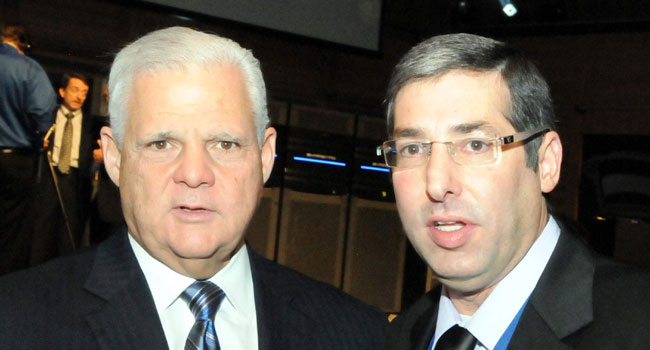 מימין: יואל יסקרביץ', המנכ"ל הצעיר של גלאסהאוס ישראל, כבר מתרועע עם הצ'יף של EMC, ג'ו טוצ'י
