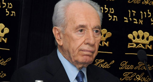 הנשיא פרס משתתף, מי לא יצטרף? כולם מצטרפים. פרס מקשיב כולם מדברים בנימוס ובתורם. בהמשך נלמד מי הם כולם