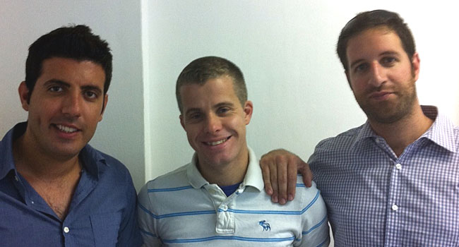 מימין: יוסי מזרחי, מנהל תחום מלכ"רים בבלאט לפידות, כריס אטווד, מנהל תחום מלכ"רים לאיזור EMEA בחברת Salesforce.com, ומאור ונטוררו, מנהל שיווק ופיתוח עסקי בבלאט לפידות