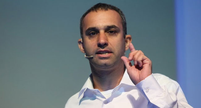 שמוליק סיטון, מנהל תחום Business Analytics בסאפ ישראל, תיאר את יכולות הגרסה החדשה. הדגש, לדבריו, היה על ארבעה מימדים: מהירות, קלות שימוש, זמינות ושיתוף מידע