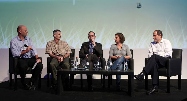 פאנל בנושא Business Analytics. מימין: יריב שפירא, אחראי לשיתופי פעולה בין HP וסאפ ב-HP המזרח התיכון ואפריקה; מזל טוכלר, מנהלת ה-BI, שירותי בריאות כללית; עופר אבנרי, מנכ"ל משותף של HighView; עופר זיינפלד, סגן מנהל מחלקת הנדסת תהליכים וניתוח במכבי שירותי בריאות; אמיר הראל, סגן מנהל חטיבת מוצרי התוכנה במטריקס, שהנחה את הפאנל