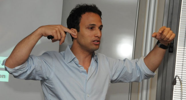 יונתן אדירי, כשמו כן הוא. היועץ האסטרטגי בבטר-פלייס, הפליא בהרצאתו השכלתנית והריקודית בהתאם – על שימושים מסקרנים בשיאי טכנולוגיית ההיי-טק