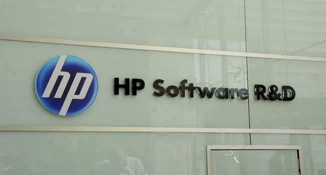 על הגג של בניין חטיבת פיתוח התוכנה של HP העולמית ביהוד נערך המפגש של הראשון של המנמ"רים הבכירים והשותפים העסקיים המובילים של HP עם ליאו אפותקר, המנכ"ל העולמי החדש (8 חודשים) של HP