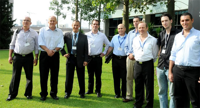 מייסדי חמש חברות הסטארט-אפ שהגיעו לגמר הישראלי של תחרות SmartCamp2011: מינטיגו, וויב גארד, FST21, הזוכה - C-B4 וסקיורלט