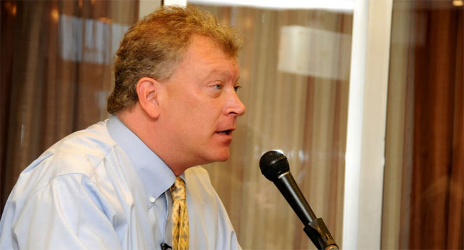 סטיב פארקס סוחף את הקהל בניתוחו את מובילותה הגלובלית של TI בעולם האנלוג