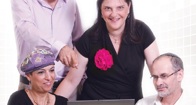 צוות Mega Center - מערכת ה-Call Center של יעל