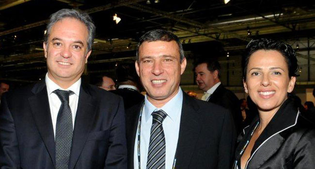 מימין: סתוית נבון, משנה למנכ"ל סאפ ישראל; מיקי מגדל, מנכ"ל סאפ ישראל; חוזה ולסקז, מנהל South Cluster בסאפ EMEA. צילום: פלי הנמר