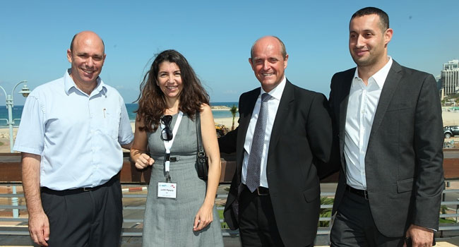 משמאל: יהונתן רגב, מנכ"ל אבנט תקשורת, ג'ודית פיאנאלה, מנהלת השיווק של CA, טים גודווין, מנהל ערוצי ההפצה של CA באזור EMEA, ורמי נאסר, מנהל טכנולוגי בכיר ב-CA