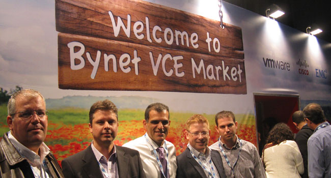 מימין: אלון חיימוביץ', סמנכ"ל הנדסת מערכות בסיסקו, רון קוהבלום, מנהל פעילות VMware ישראל, אלון בן צור, מנכ"ל בינת תקשורת, ליאור גולדגרבר, סמנכ"ל מכירות ושותפים עסקיים בסיסקו, דני נויברגר, מנכ"ל EMC ישראל