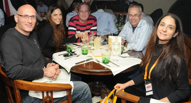 אילנית זהות, פלשנטוורקס; צביקה קזורר, סגן נשיא Partner Sales, אמדוקס; רן שמואלי, דירקטור IT Global Procurement, אמדוקס; שירי שיריאן, Global Alliance Manager ב-HP; אמיר איל, סגן נשיא Global Procurement, אמדוקס