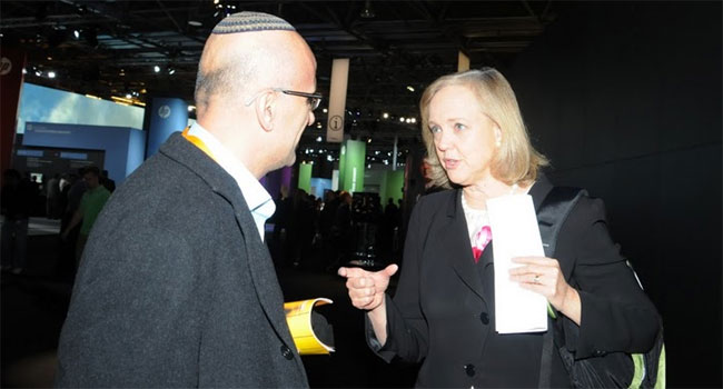הבוסית הגדולה בפגישה ראשונה עם מנהל IT מישראל. מג ויטמן, מנכ"לית HP העולמית, וירון סעדתי, סמנכ"ל מכירות דורקום, אמת מיחשוב