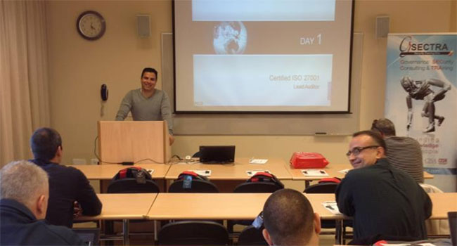 יצחק שרון, CISSP, ISO 27001 Lead Auditor, CEH, CCSA, LPIC-1 - פותח את מסלול ISO 27001 Lead Auditor השלישי של GSECTRA וקבוצת אנשים ומחשבים