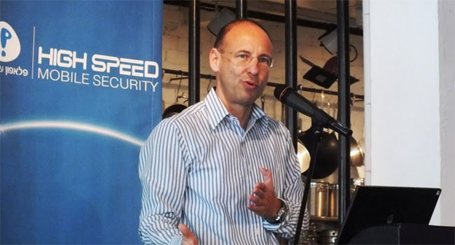 גיל שרון על הבמה משלהב בניתוח המצב - חייבים אבטחה בסלולר, כמו בפורט-נוקס