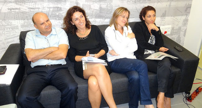 מאזינים: קרן, סיגל בורין מ-B-Pro, פלורה לוין, שותפה ב-B-Pro, ושלמה שמאי, סמנכ"ל ומנמ"ר הפניקס